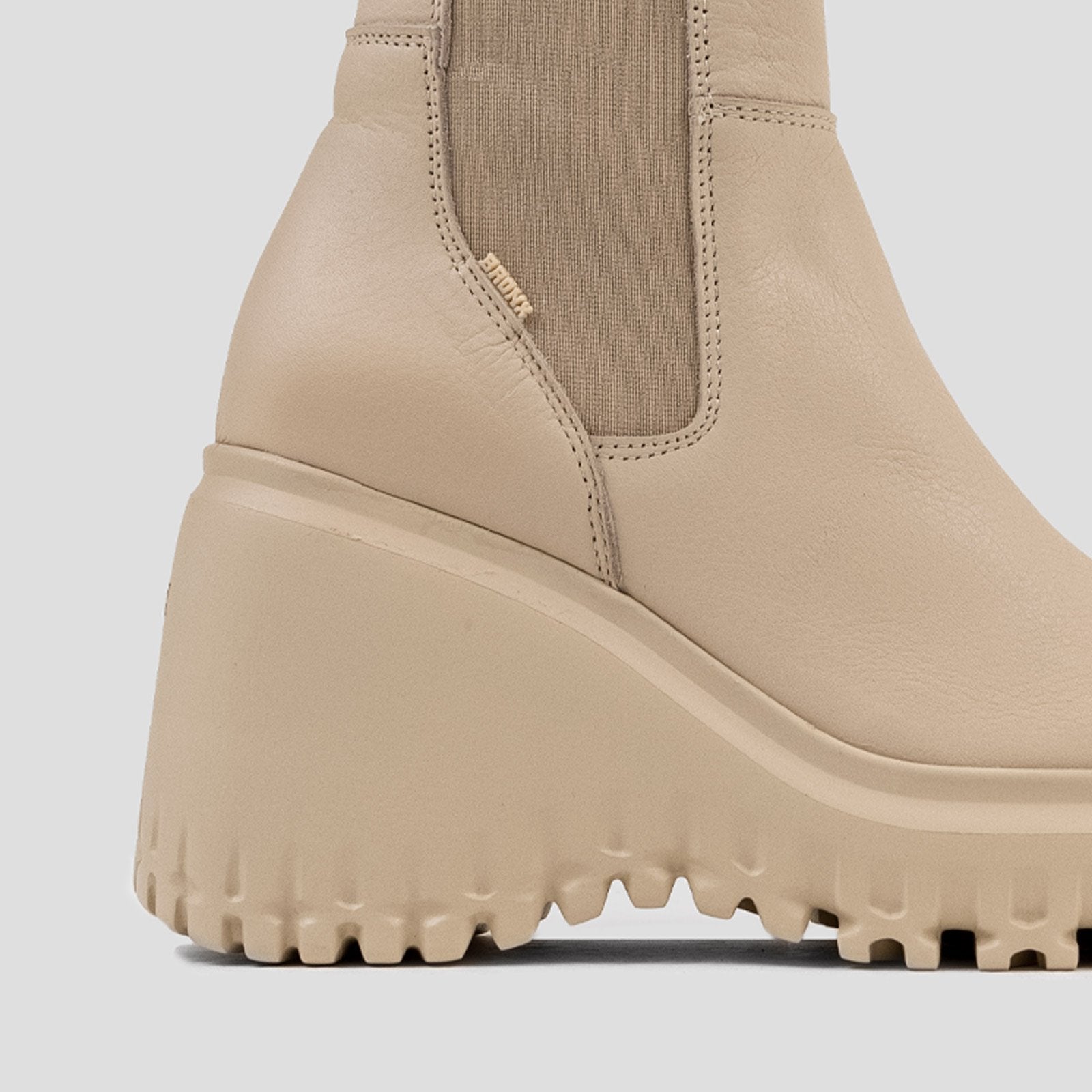 Curvy Chelsea Camel Boots 47365-A25 - 11