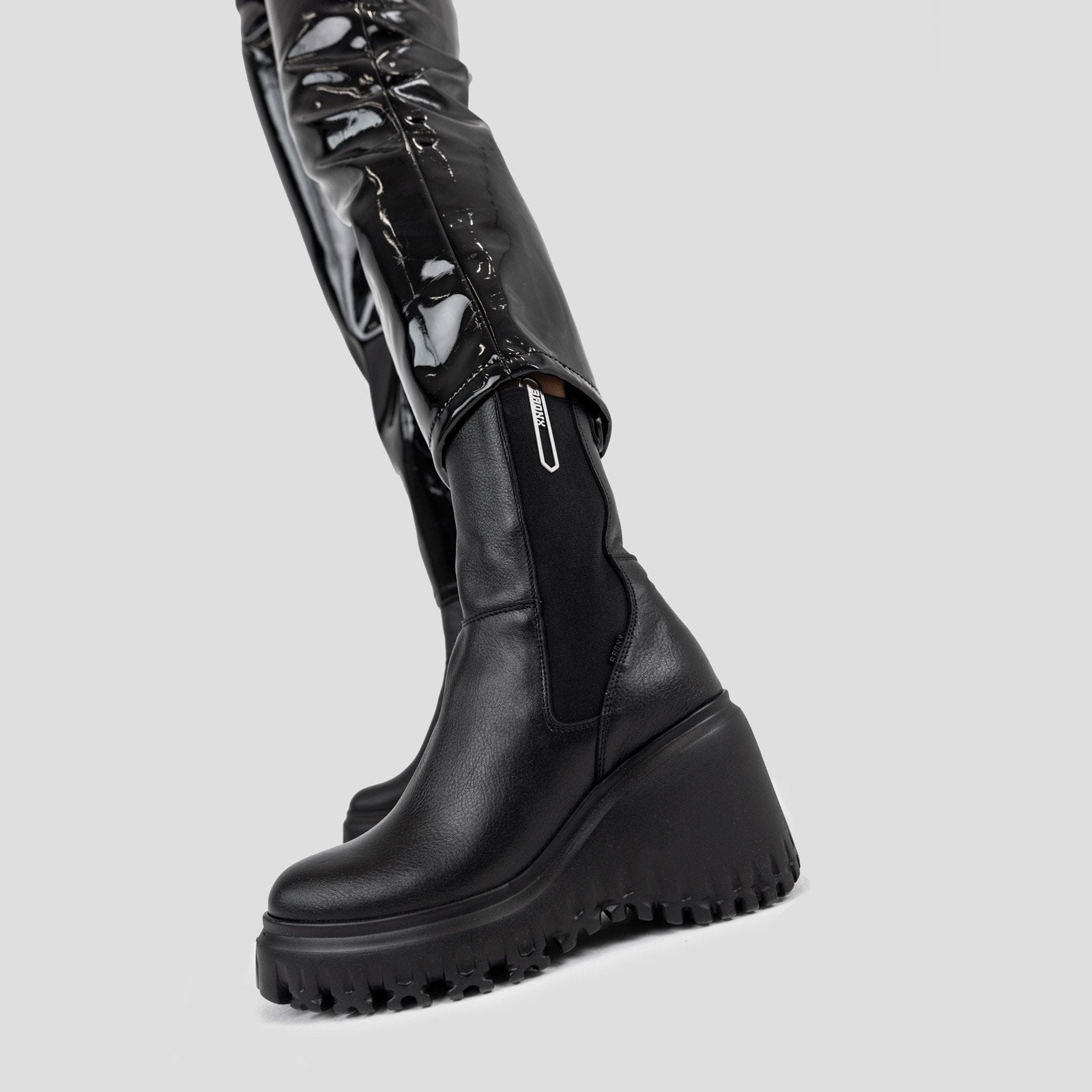 Curvy Chelsea Black Boots 47365-A01 - 03