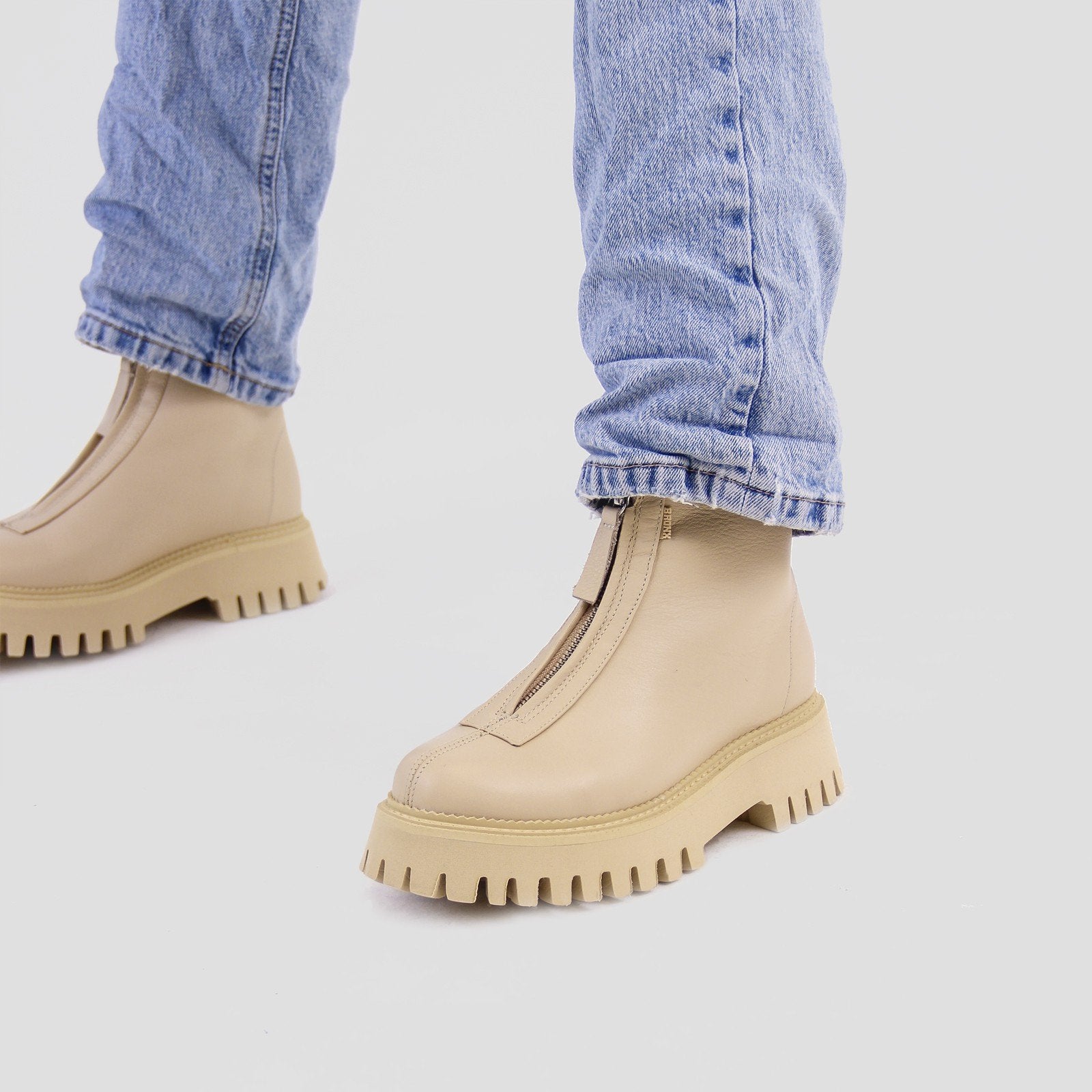 Groovy Front Zip Camel Boots 47369-A25 - 02