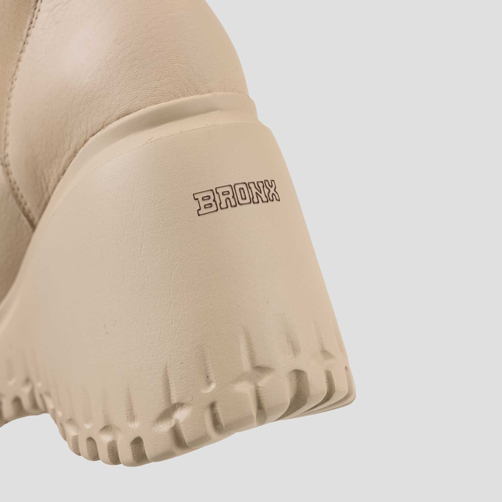 Curvy Chelsea Camel Boots 47365-A25 - 10