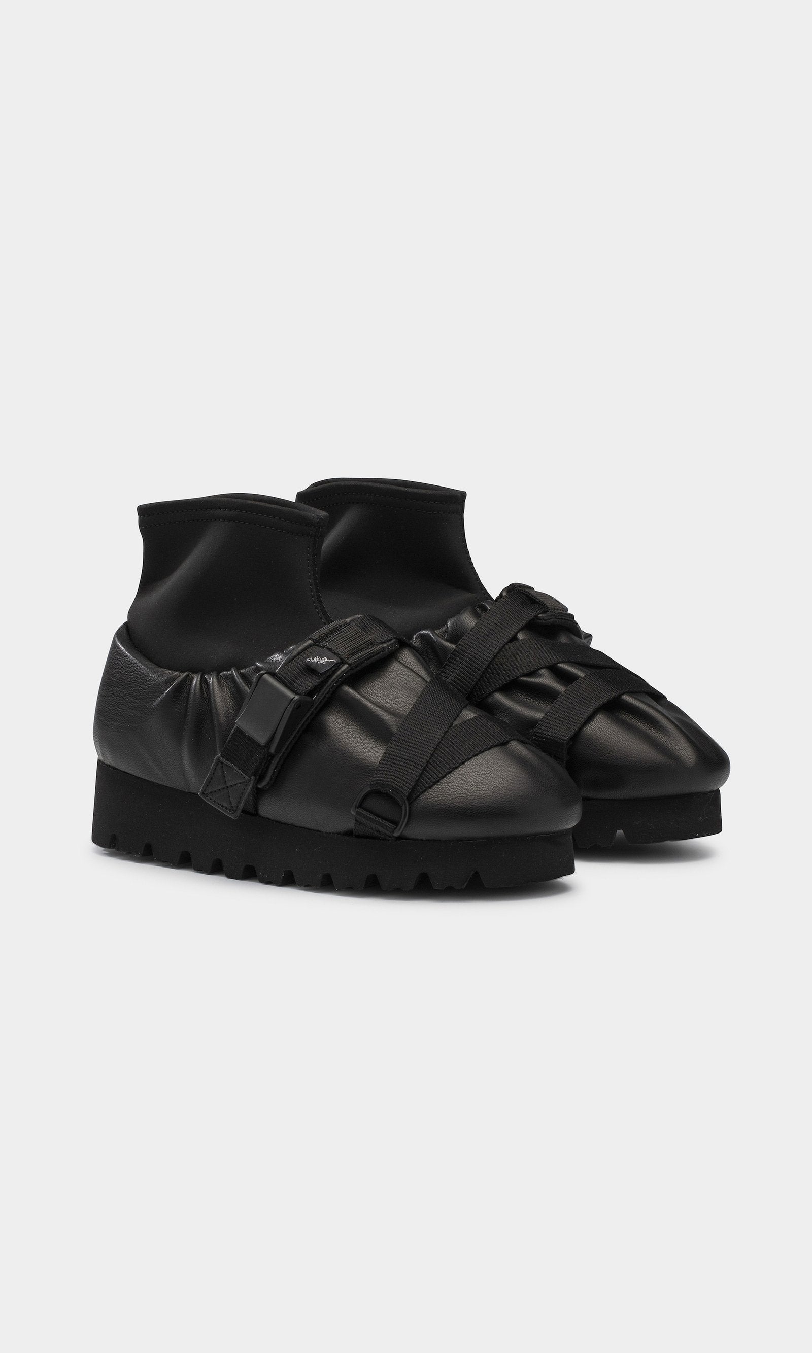 Nawa Camp Black Mid Shoes CS0004 - 02