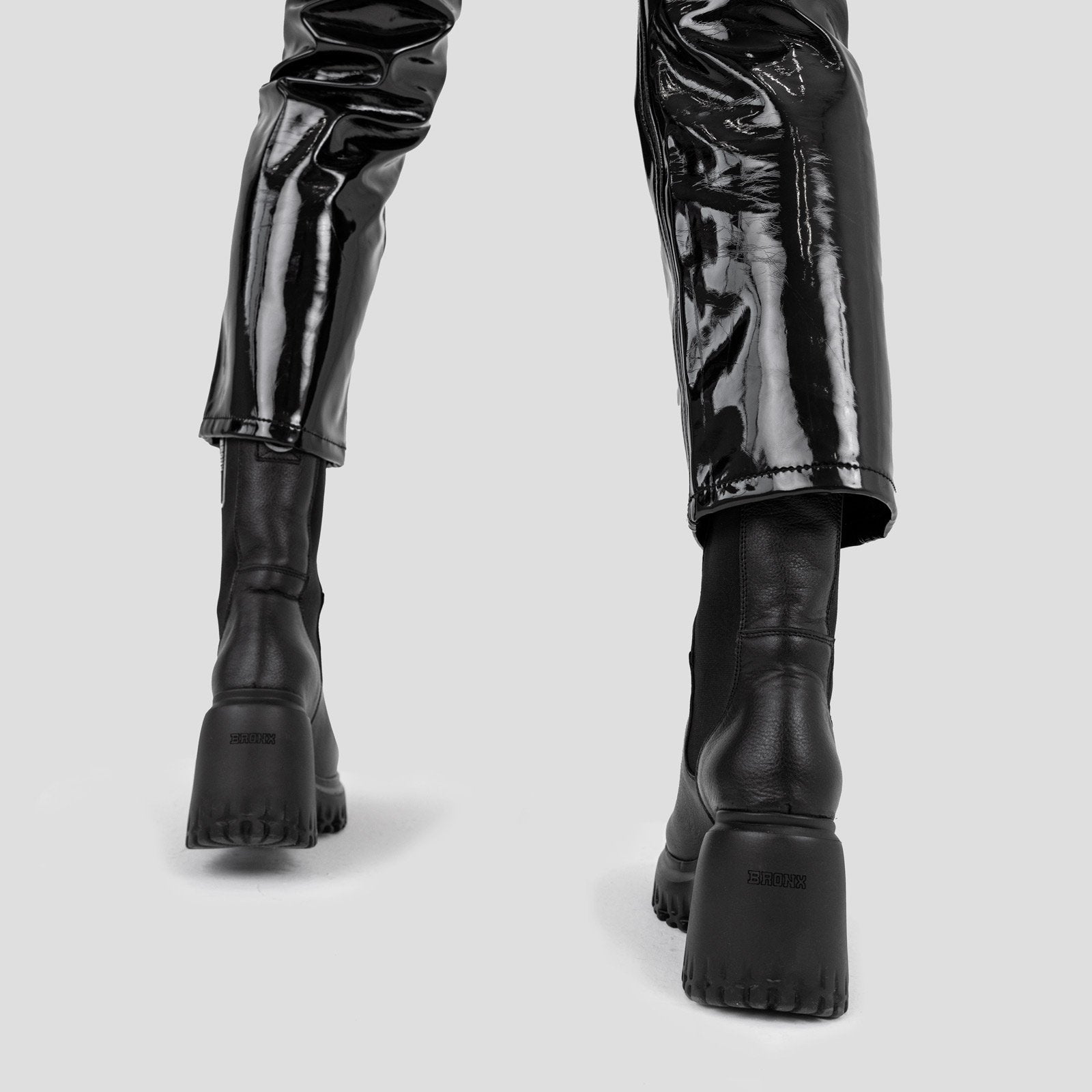 Curvy Chelsea Black Boots 47365-A01 - 04