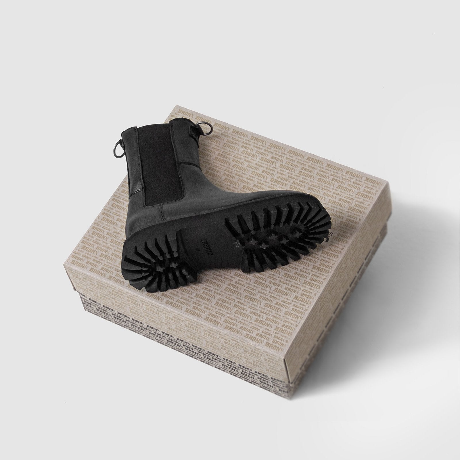 Groovy Chelsea Black Boots 47268-A01 - 10