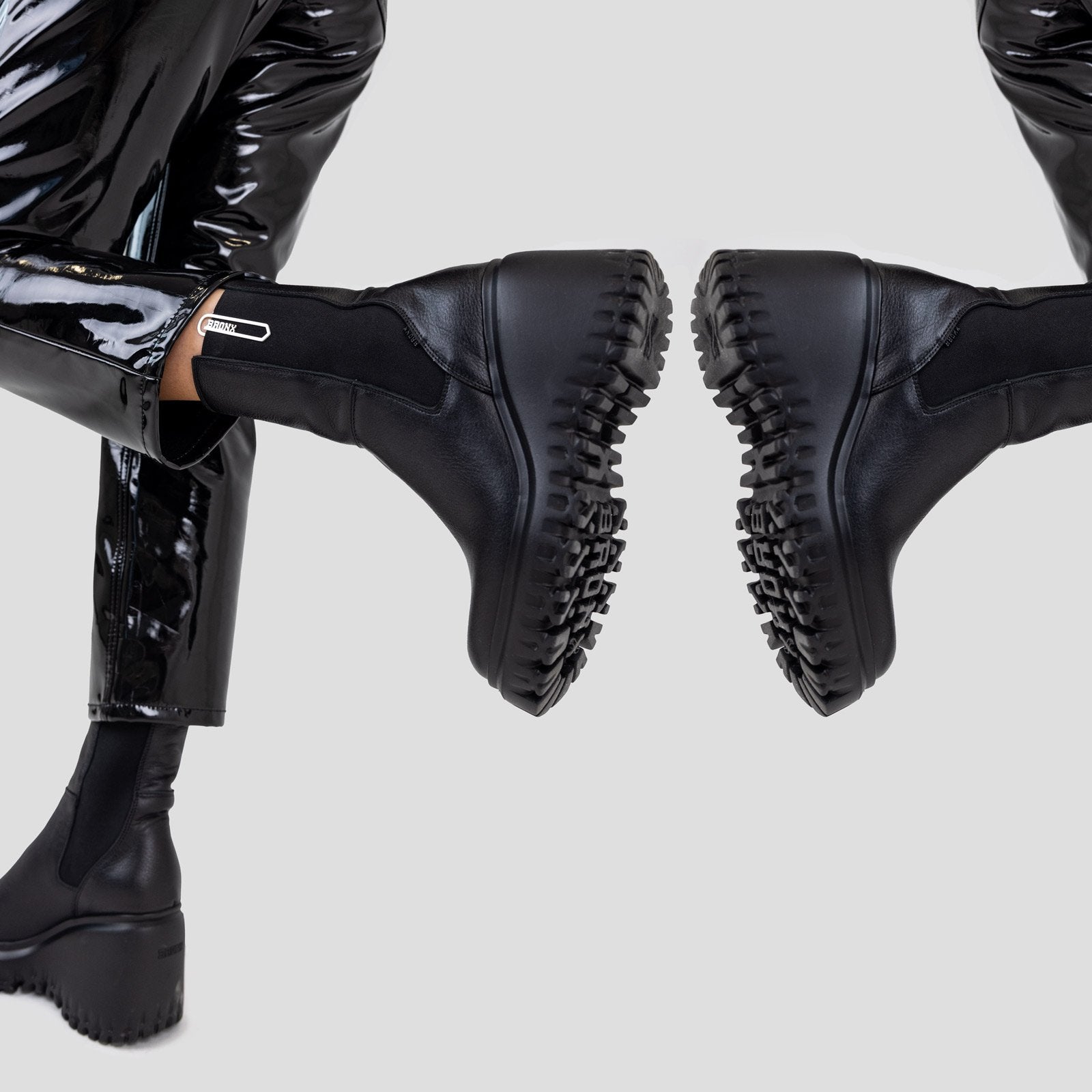 Curvy Chelsea Black Boots 47365-A01 - 02