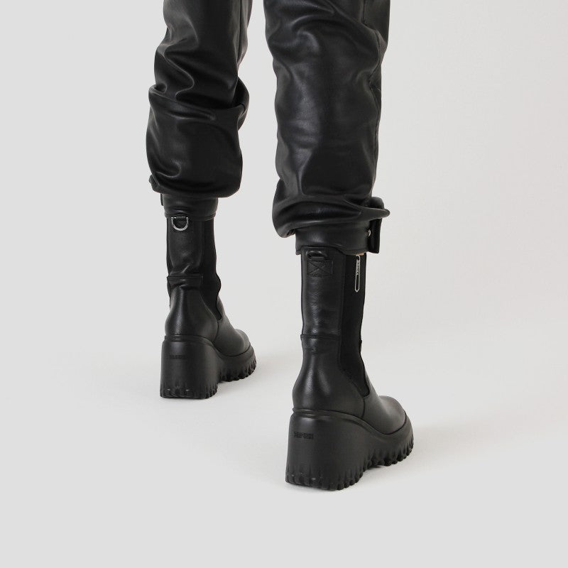 Curvy Chelsea Black Boots 47365-A01 - 11