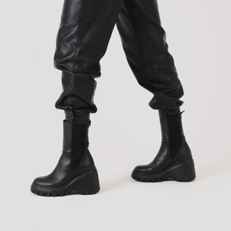 Curvy Chelsea Black Boots 47365-A01 - 12