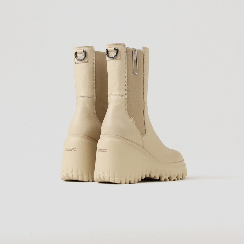 Curvy Chelsea Camel Boots 47365-A25 - 02
