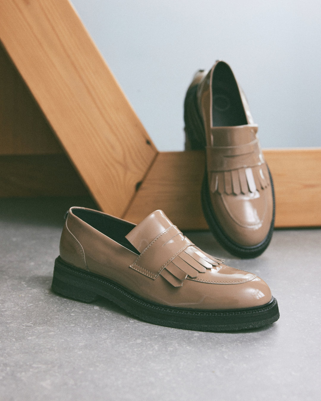 CASHOTT CASBETTY Loafer W. Fringes Patent Leather Tassel Taupe