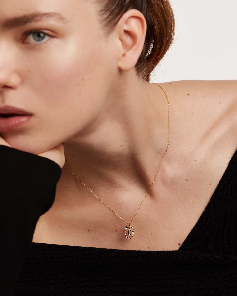 Letter C Circle Necklace CO01-262-U - 07