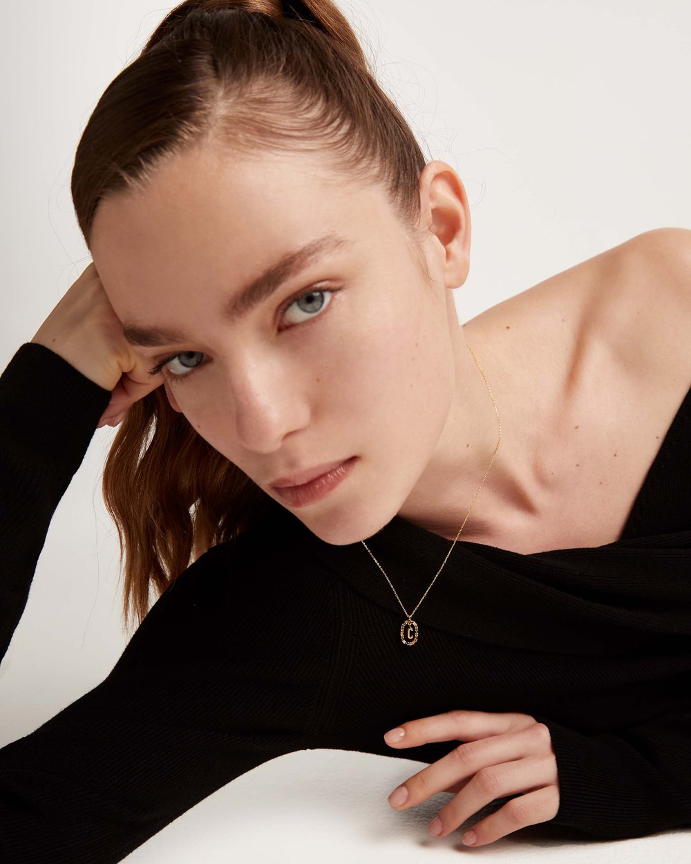 Letter C Circle Necklace CO01-262-U - 02