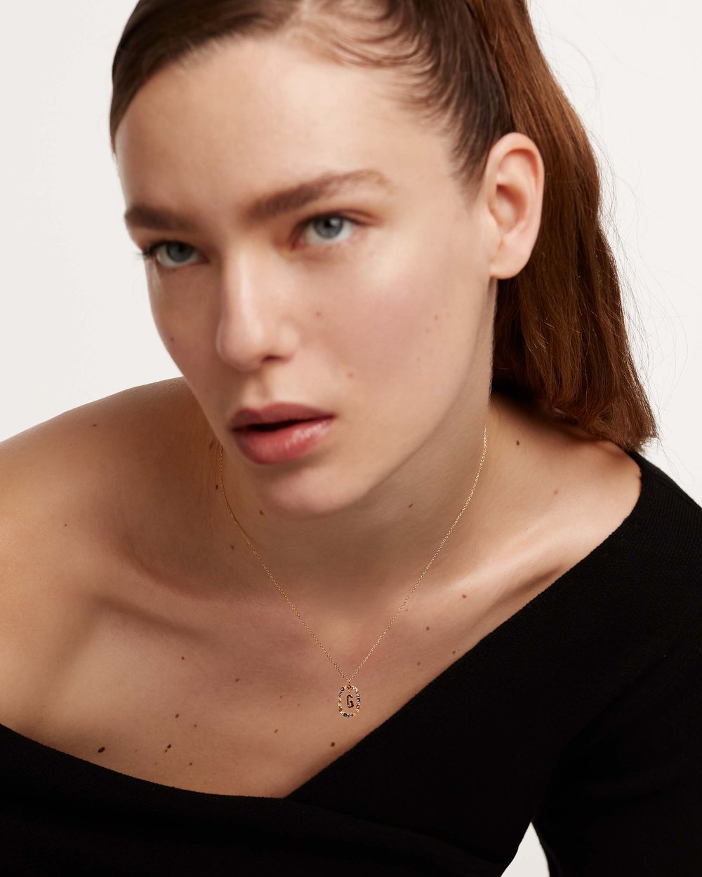 Letter G Circle Necklace CO01-266-U - 06