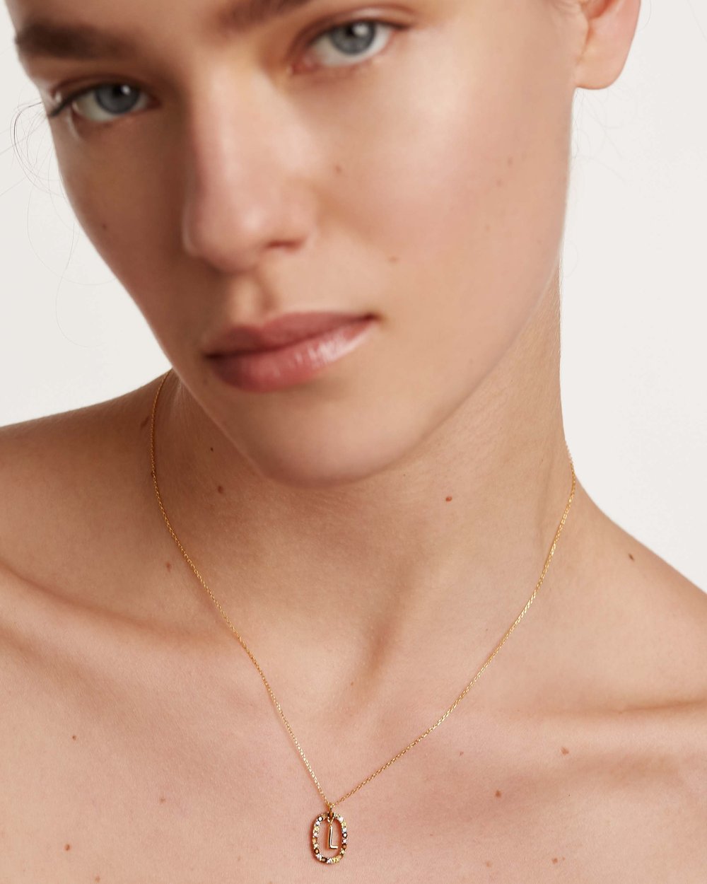 Letter L Circle Necklace CO01-271-U - 02