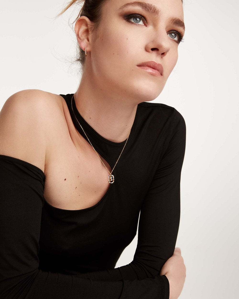 Letter S Circle Necklace CO01-278-U - 06