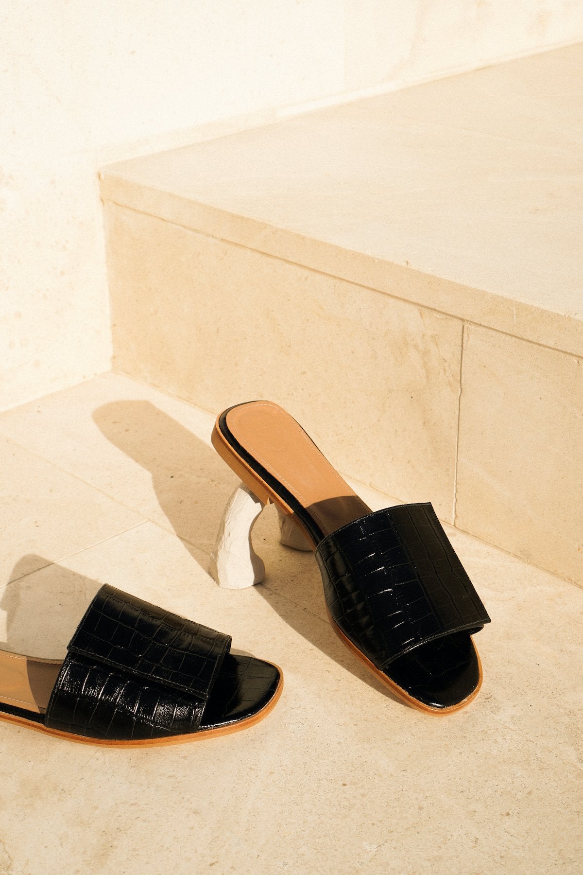 Yola Leather Croco Black Flats 20010711917-001 - 2