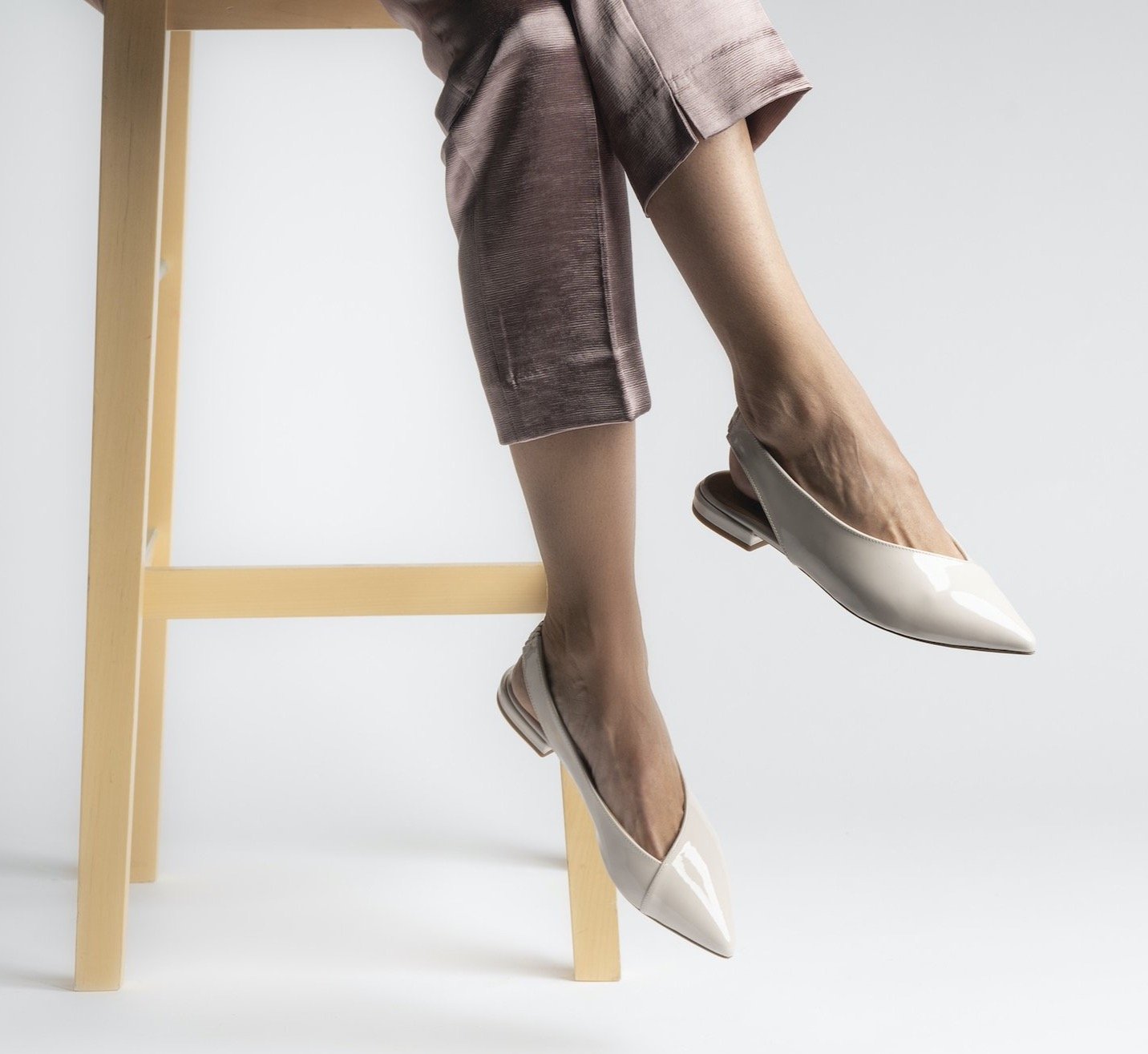 Open Side Flats In White - 2