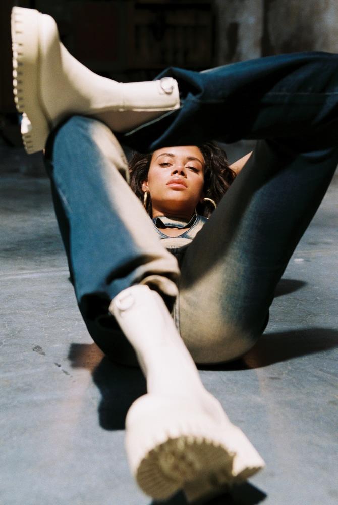 Groovy Chelsea Camel Boots - 5