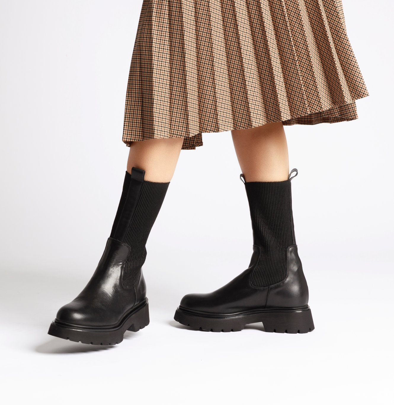 Alexia Black Chelsea Boots ALEXIA-BLK - 7