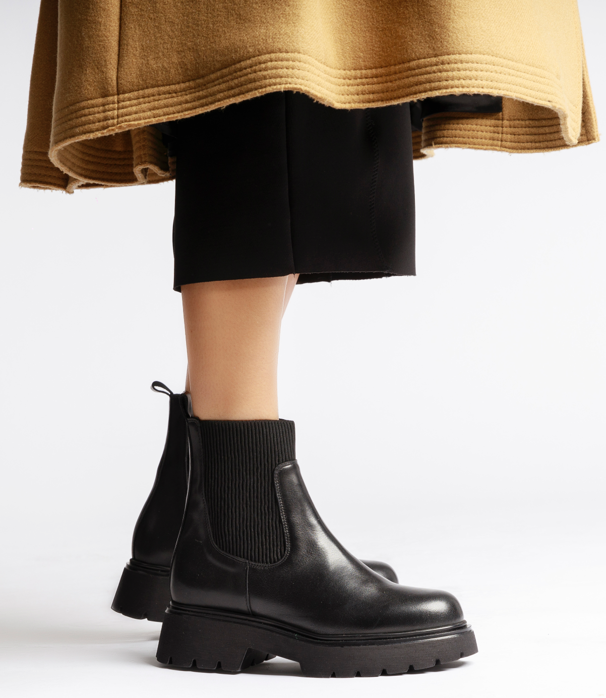 Lorrie Black Chelsea Boots LORRIE-BLK - 2
