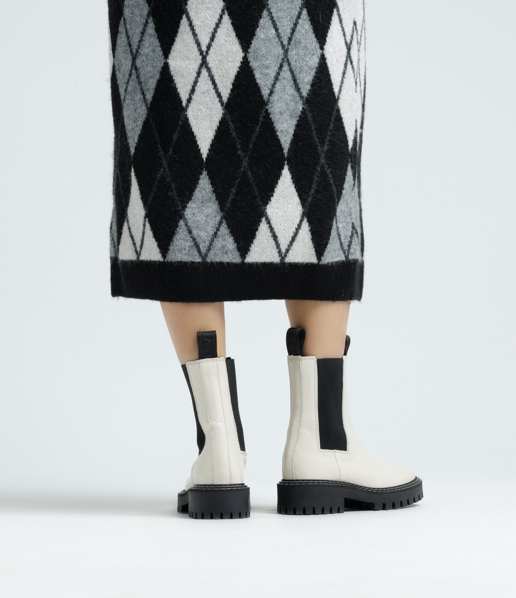 Daze Off White Patent Leather Chelsea Boots LAST1678 - 9