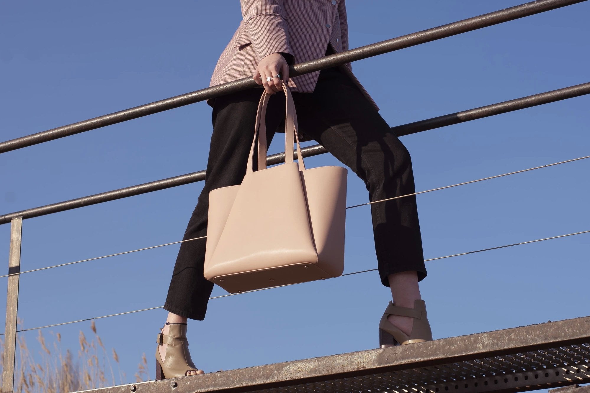 Midi Pyramid Nude Pink Bag Bags