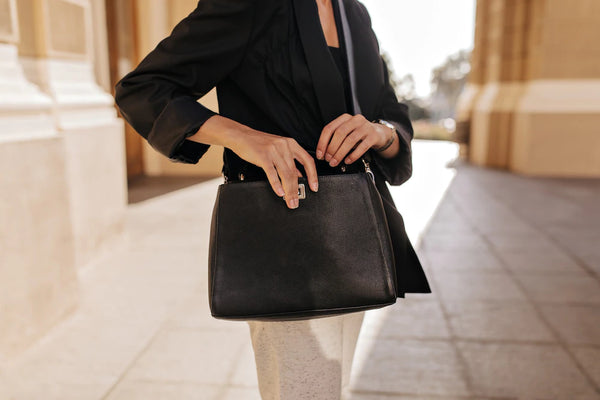 Top 5 Tips for Women to Choose the Perfect Shoulder Bag