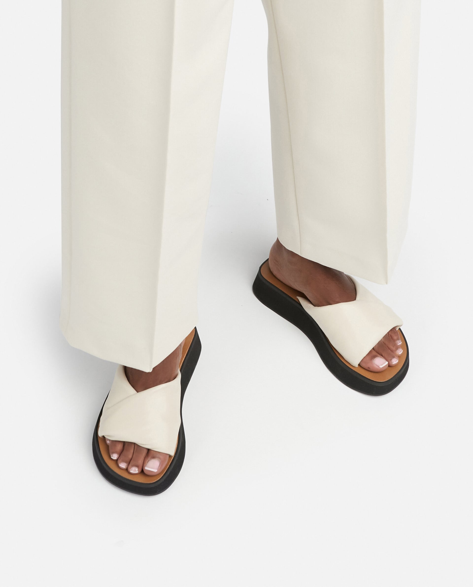 Bea Creme Leather Flat Sandals 22010721101-015 - 3