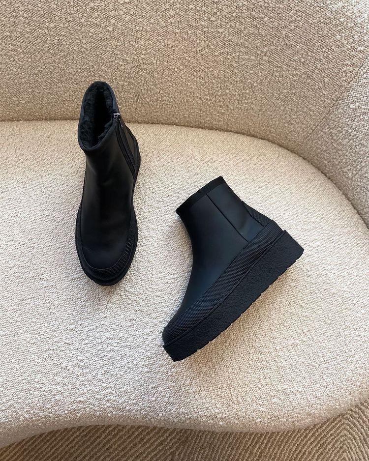 Aria Coated Leather Black Chelsea Boots 1020919126-014 - 02