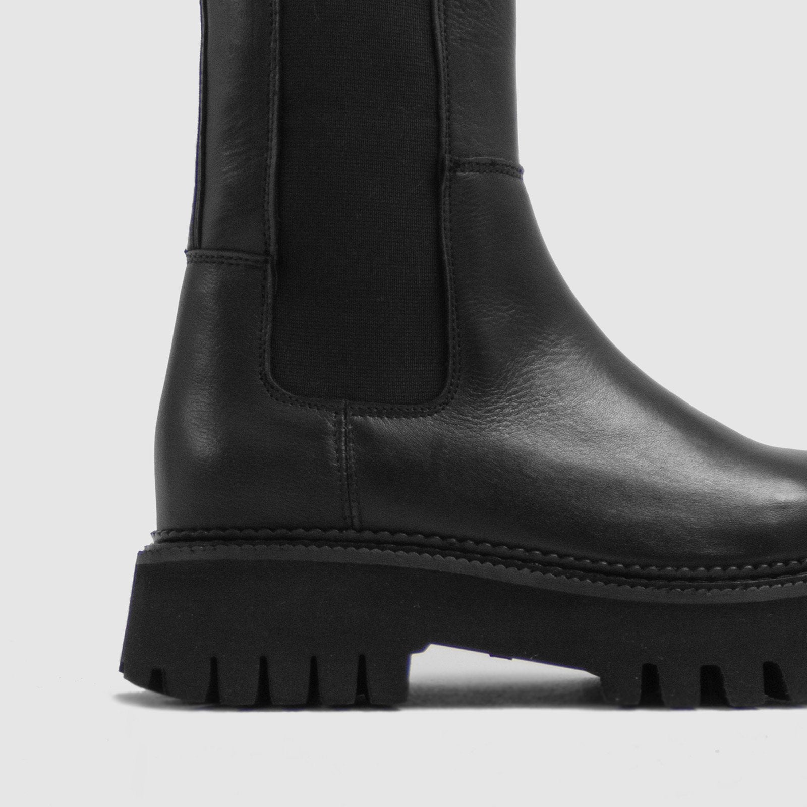 Groovy Chelsea Black Boots 47268-A01 - 07