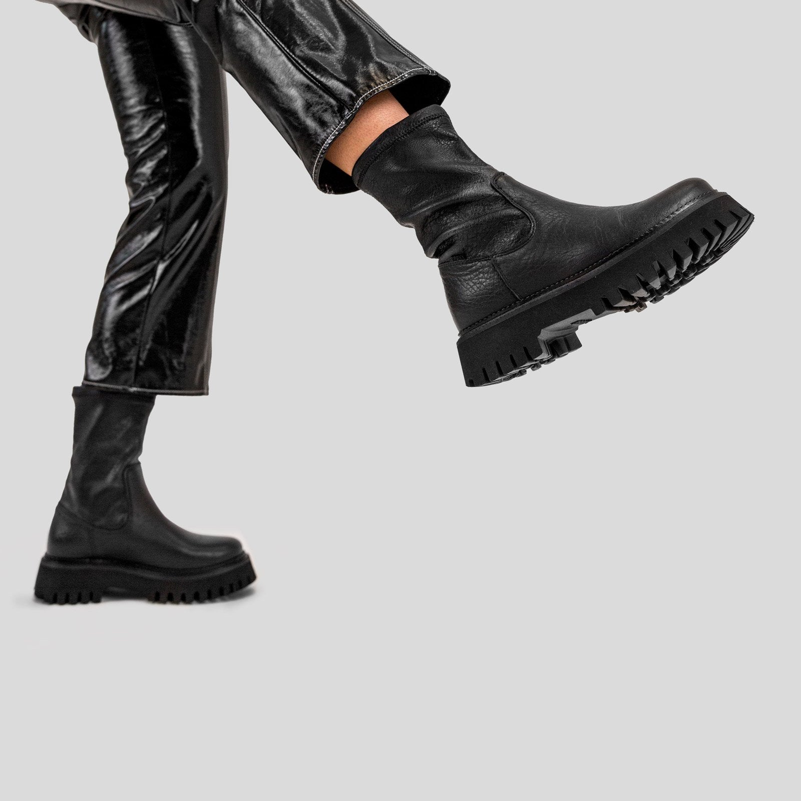 Groovy Stretch Black Chelsea Boots 47358-G01 - 02