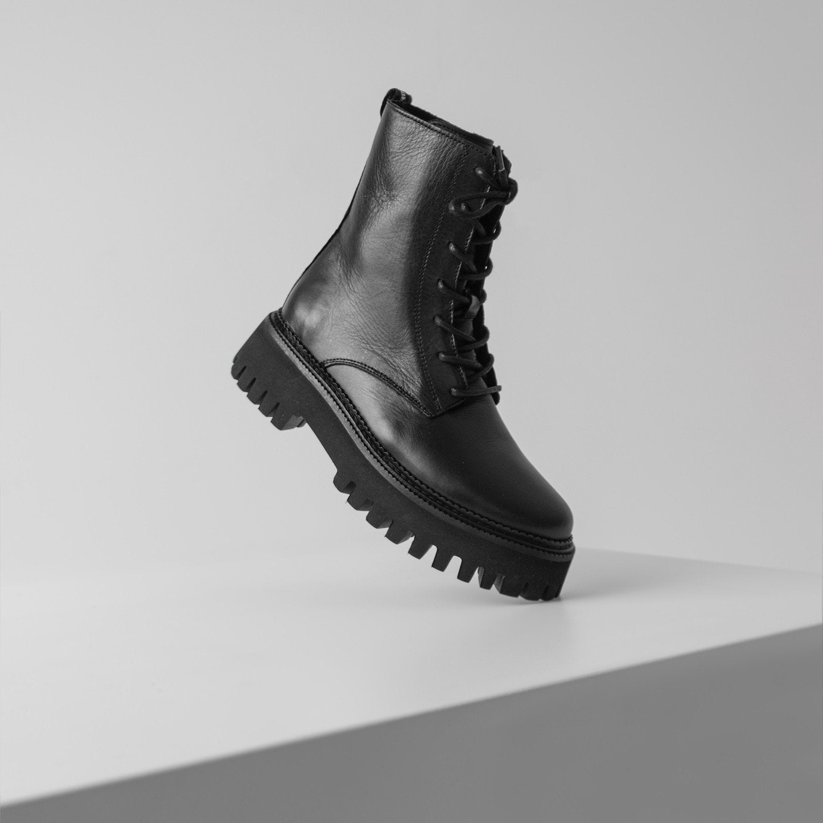 Groovy Hiking Blackl Boots 47283-A01 - 08