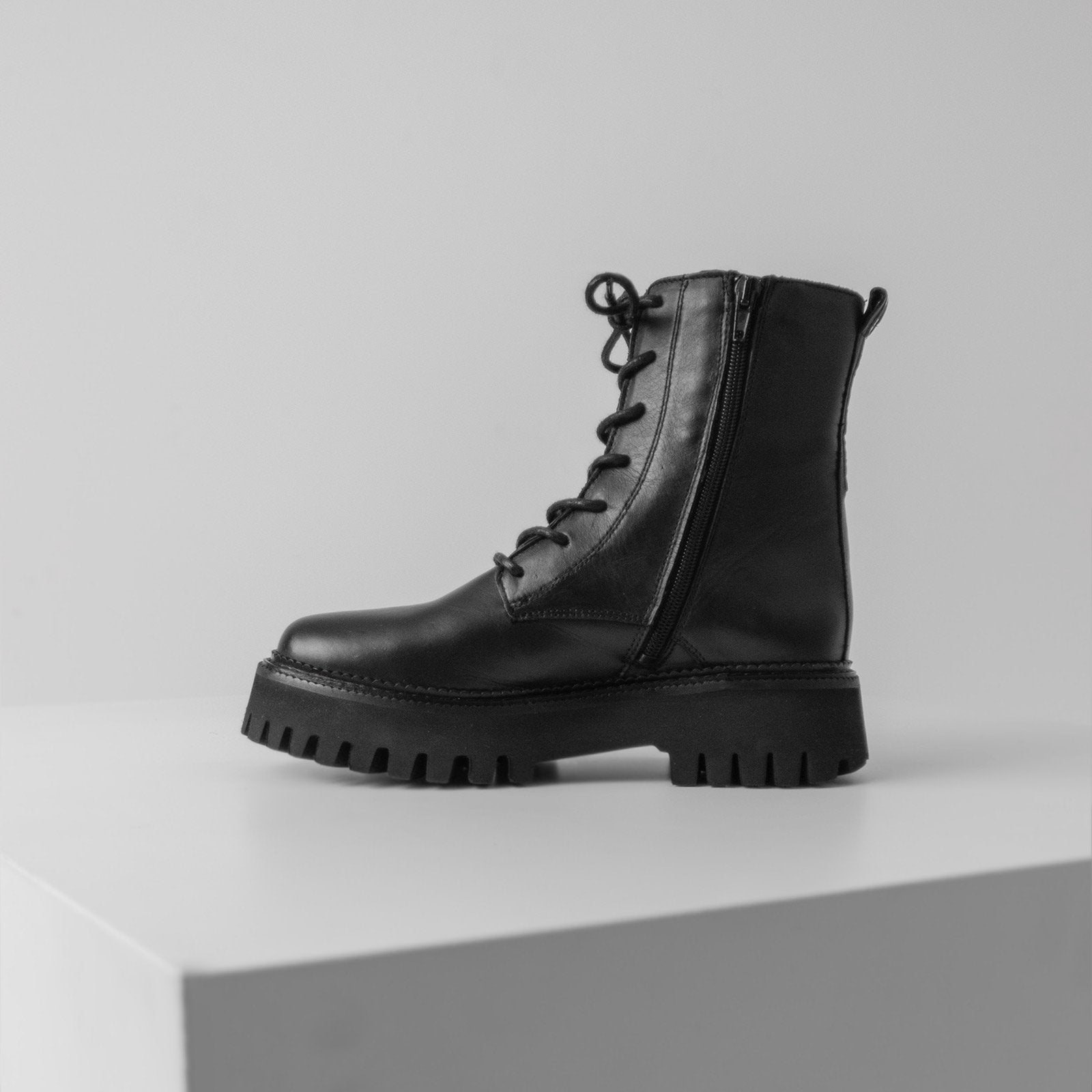 Groovy Hiking Blackl Boots 47283-A01 - 09