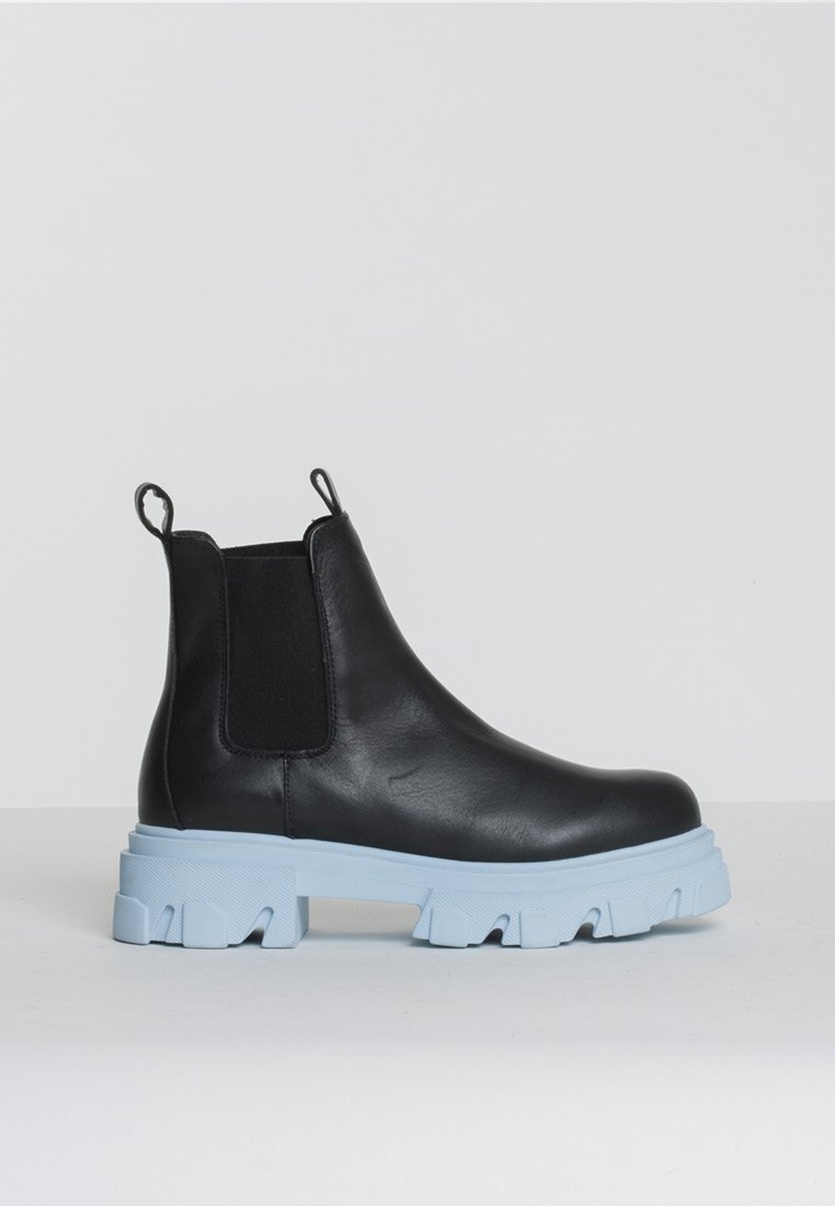 Asta Black Sky Leather Chelsea Boots Boots
