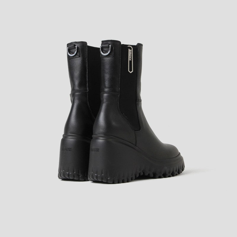 Curvy Chelsea Black Boots 47365-A01 - 05