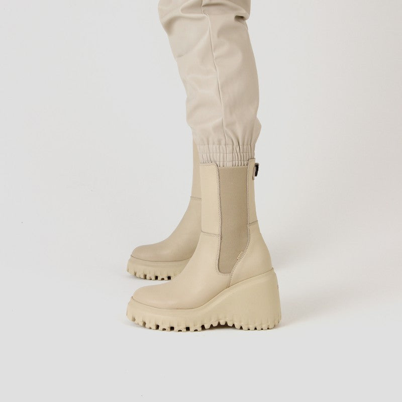 Curvy Chelsea Camel Boots 47365-A25 - 07