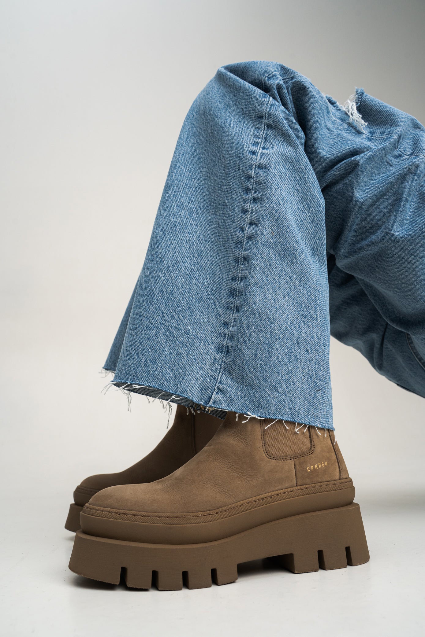 Nabuc Taupe Chelsea Boots CPH686_TAUPE -2
