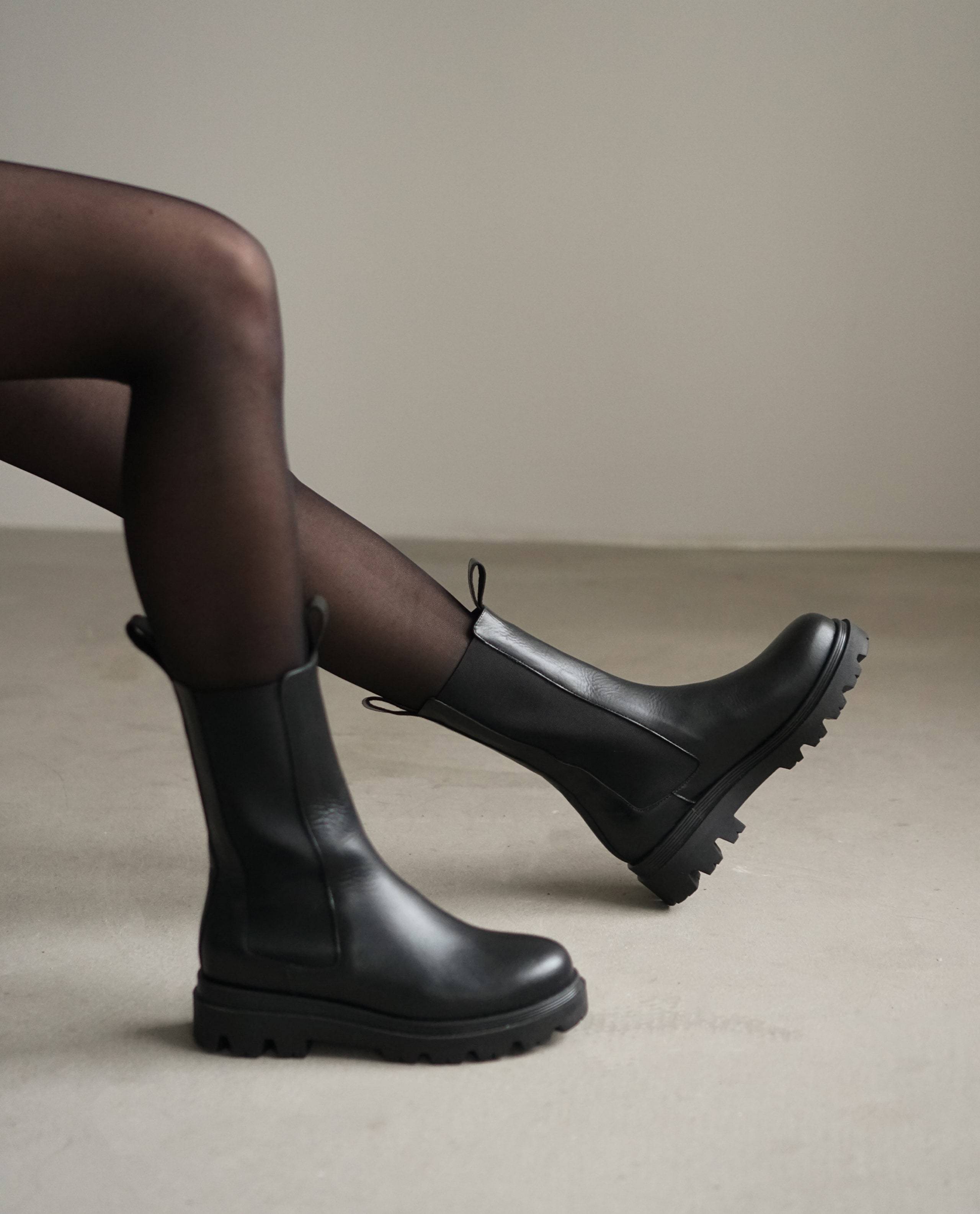 Lia Black Leather Chelsea Boots 20020813901-001 -02