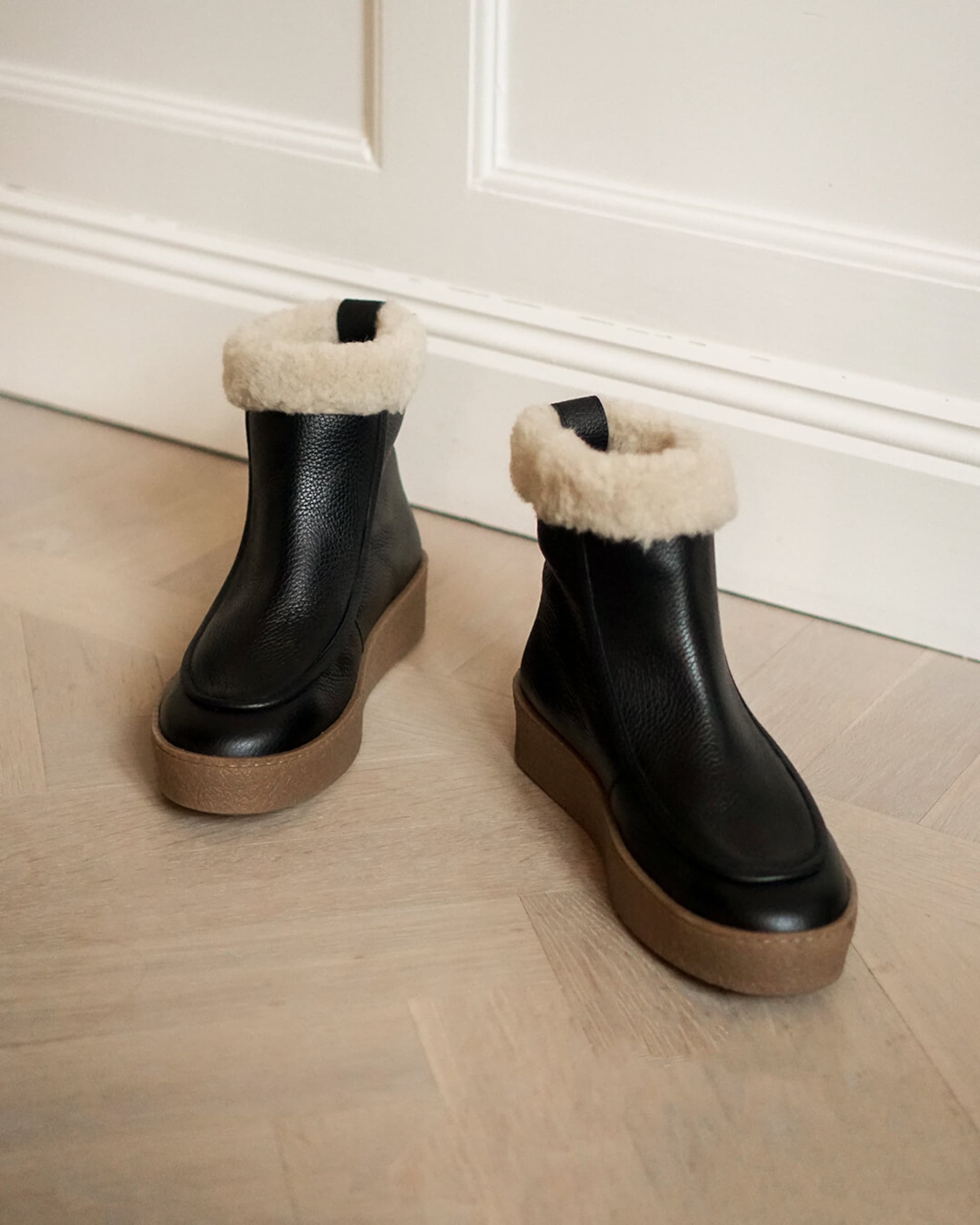 Simone Black Leather Winter Boots 22020923601-001 -2