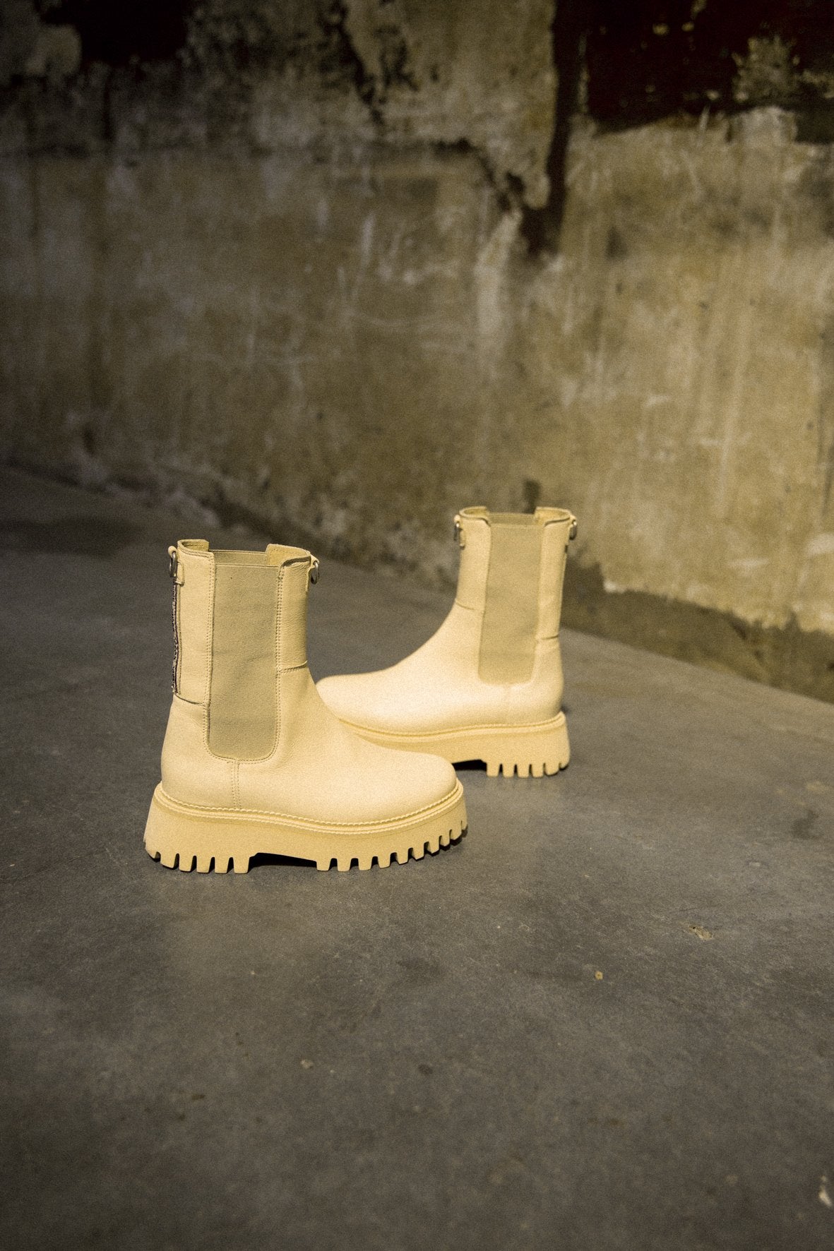 Groovy Chelsea Camel Boots 47268-AA-25 - 8