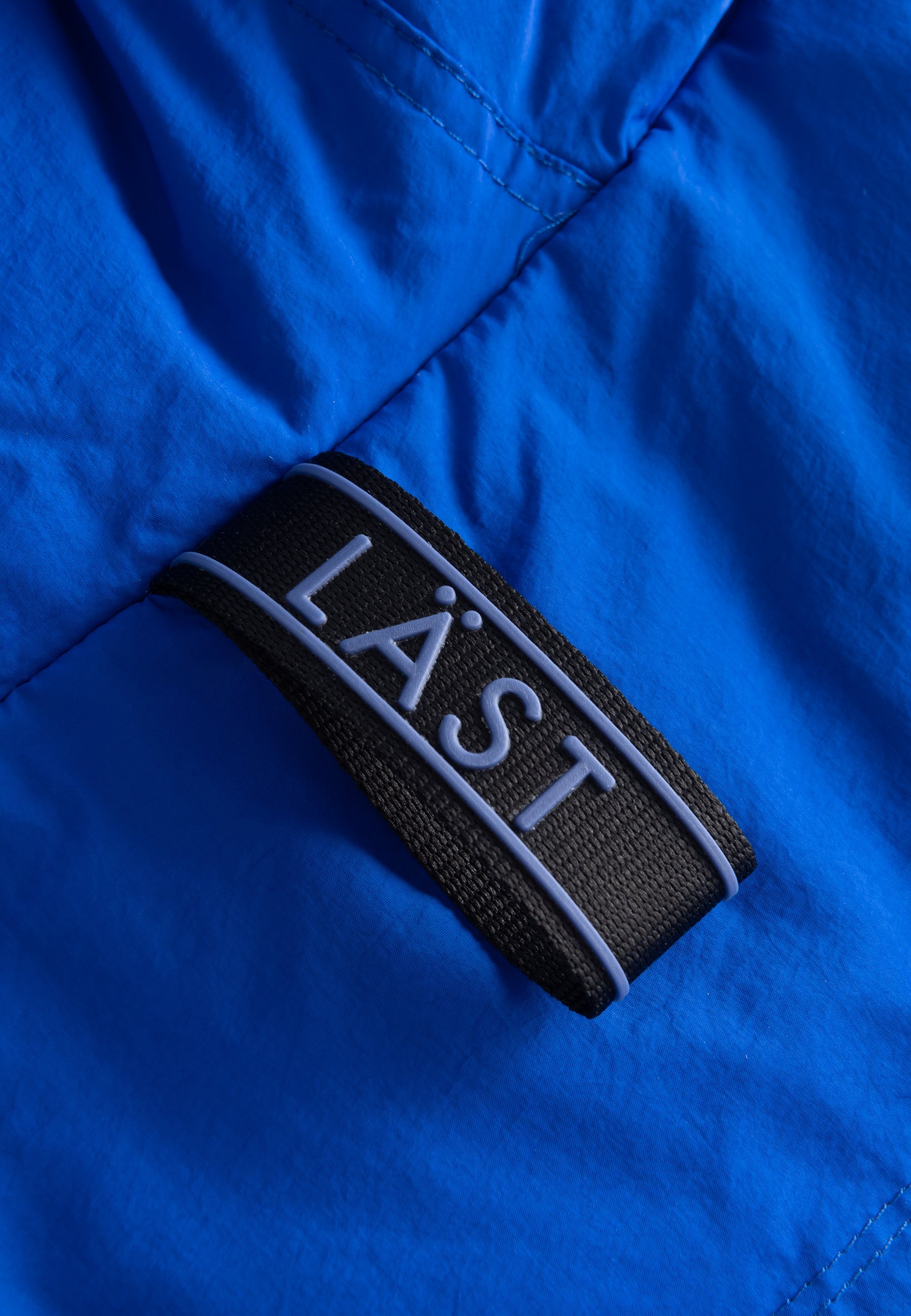 LÄST Hooded Puffer Neckwarmer - Brilliant Blue/Black Neckwarmer Brilliant Blue/Black