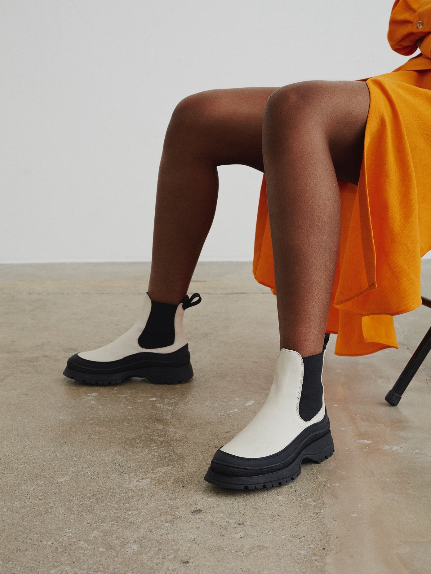 Trail Off White Chelsea Boots LAST1377 - 02