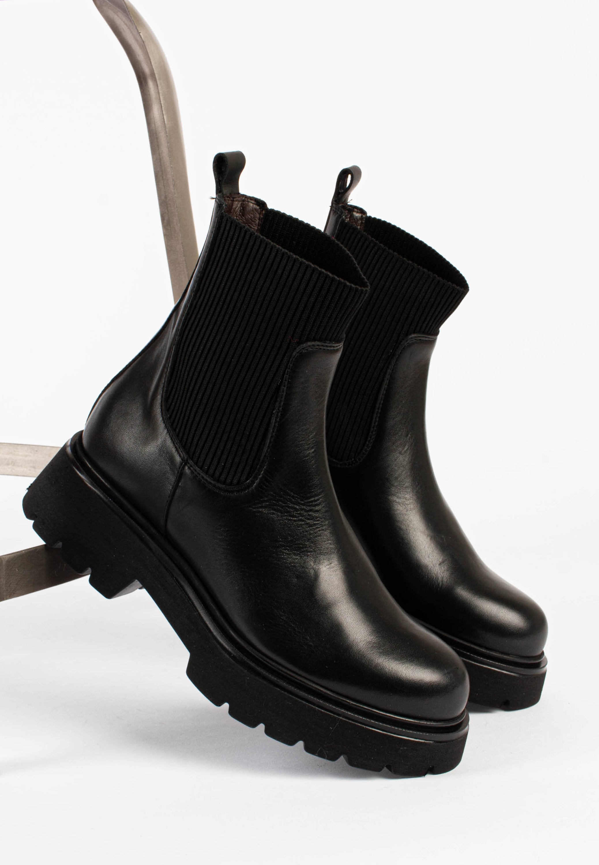 Lorrie Black Chelsea Boots LORRIE-BLK - 2а