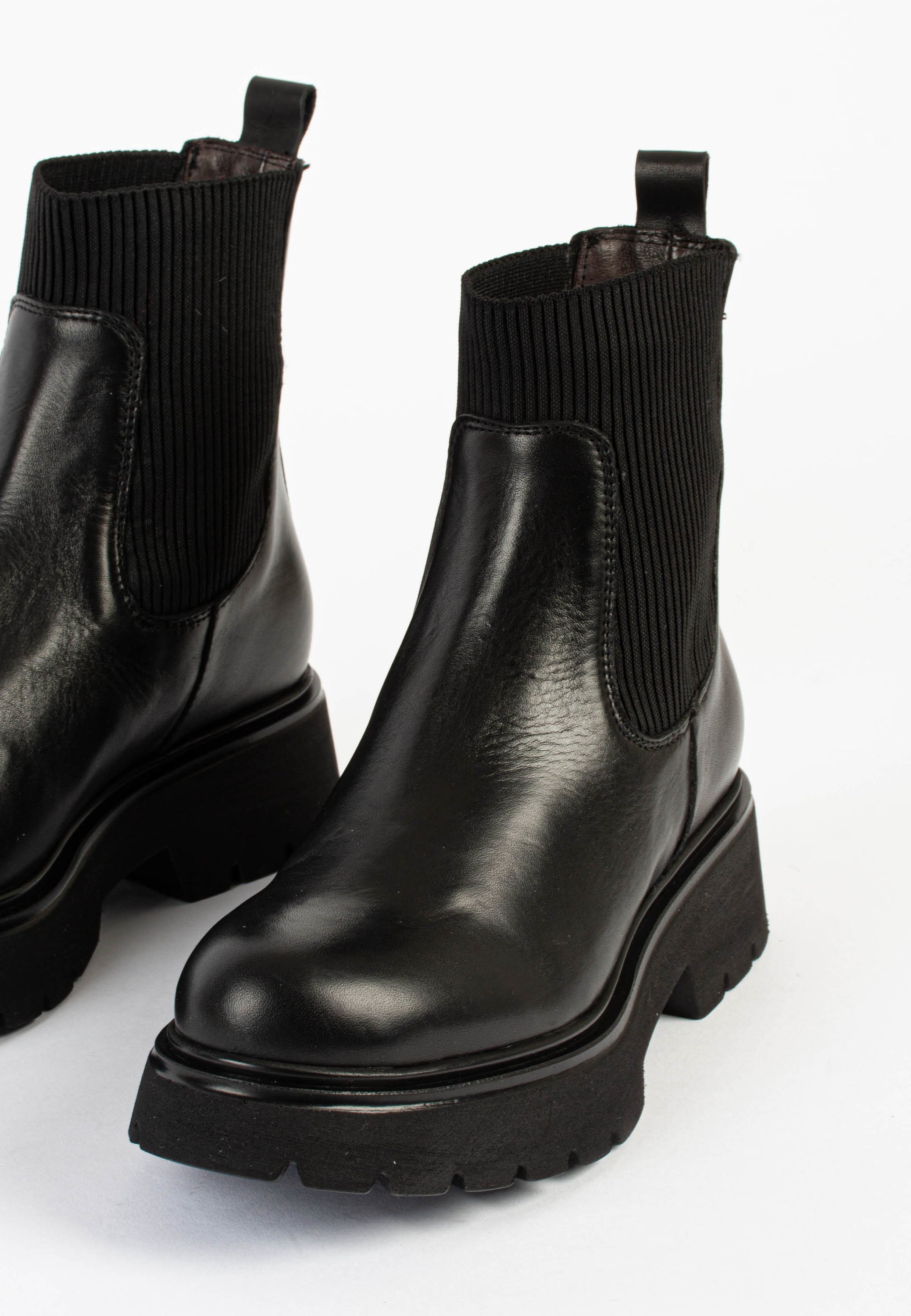 Lorrie Black Chelsea Boots LORRIE-BLK - 3а