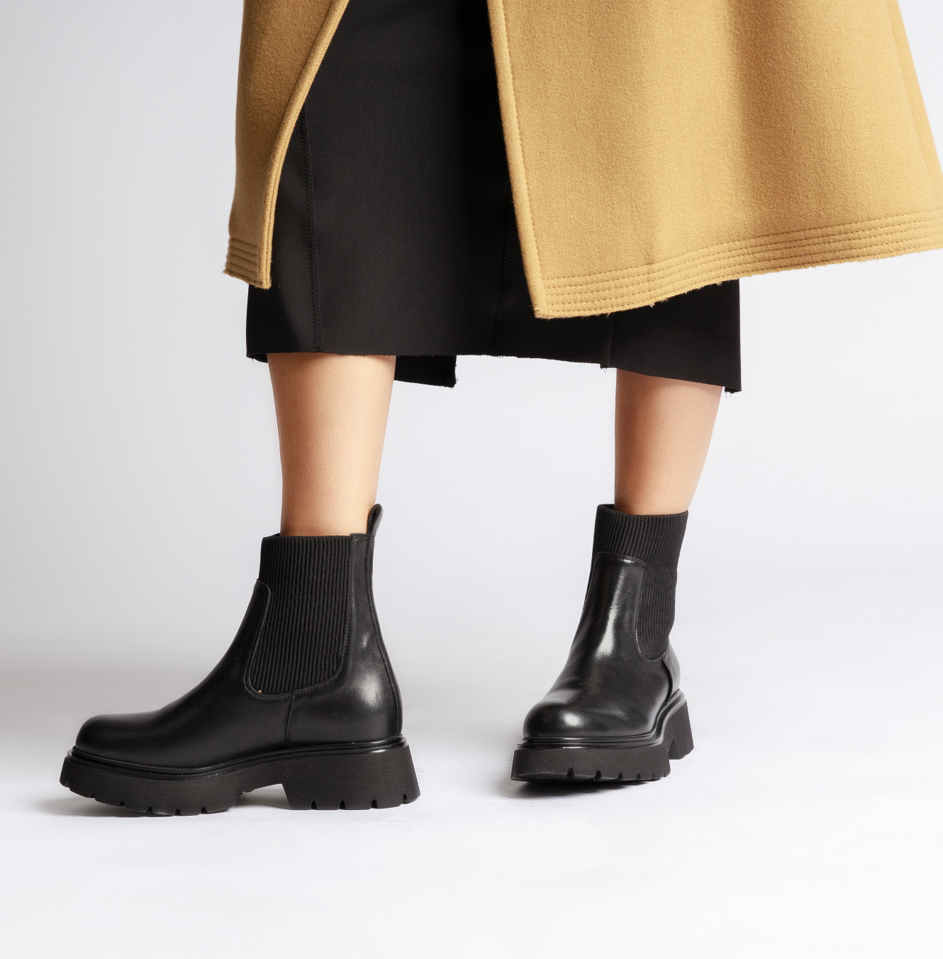 Lorrie Black Chelsea Boots LORRIE-BLK - 7