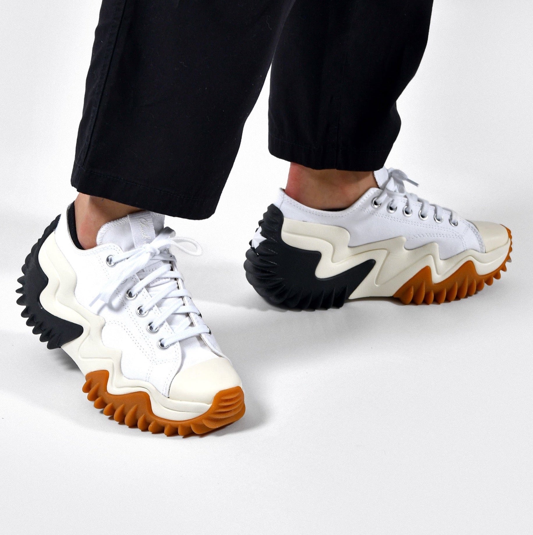 Run Star Motion Ox Sneakers In White 172896C - 2
