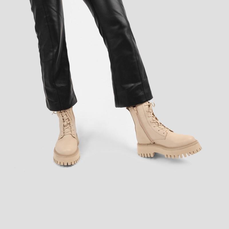 Groovy Hiking Camel Boots - 9