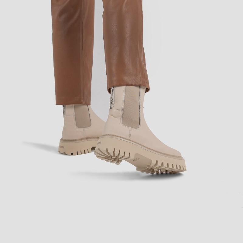 Groovy Chelsea Camel Boots - 11