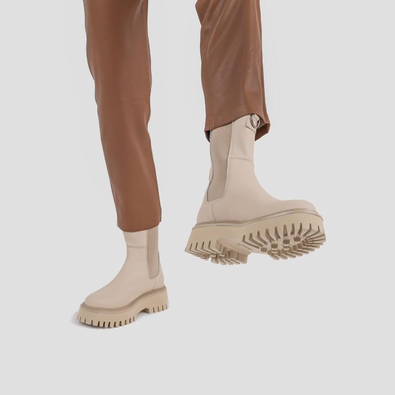 Groovy Chelsea Camel Boots - 10