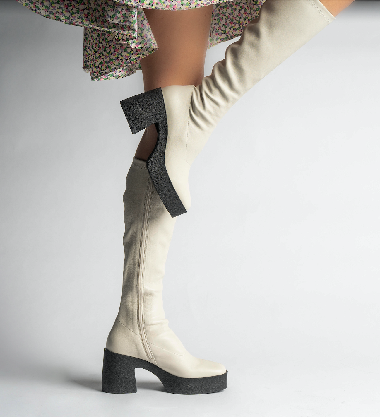Izumi Off White Stretch Leather Chunky Boots - 11