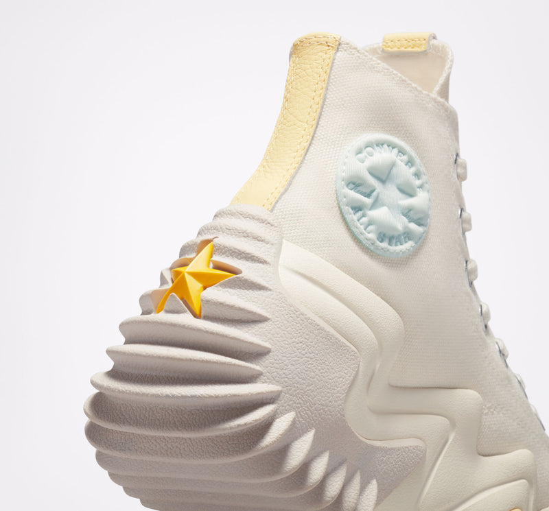 CONVERSE Run Star Motion Hi Sneakers in Egret eNibbana